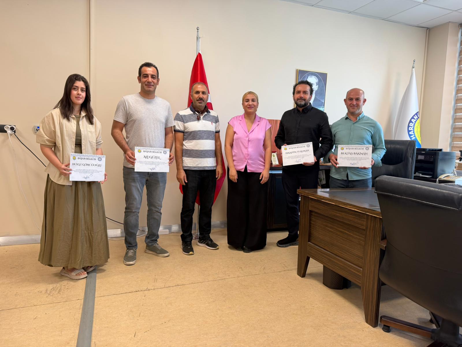 ÖDÜLLÜ ÖĞRENCİLERE TEŞEKKÜR BELGESİ TAKDİMİ